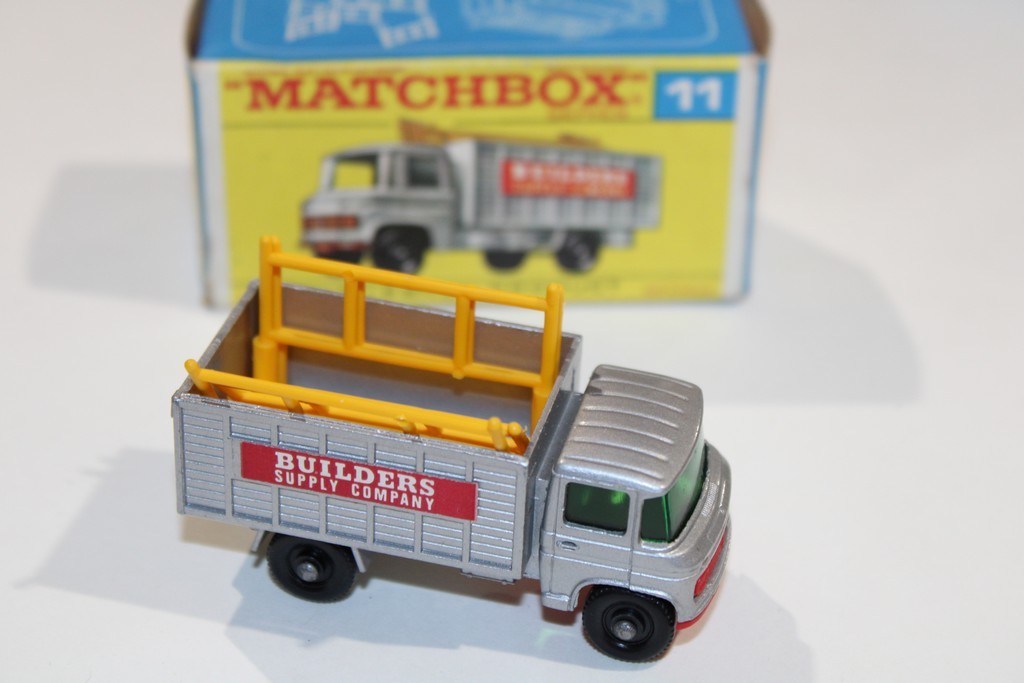 MERCEDES CAMION ÉCHAFAUDAGE - MATCHBOX 1/64