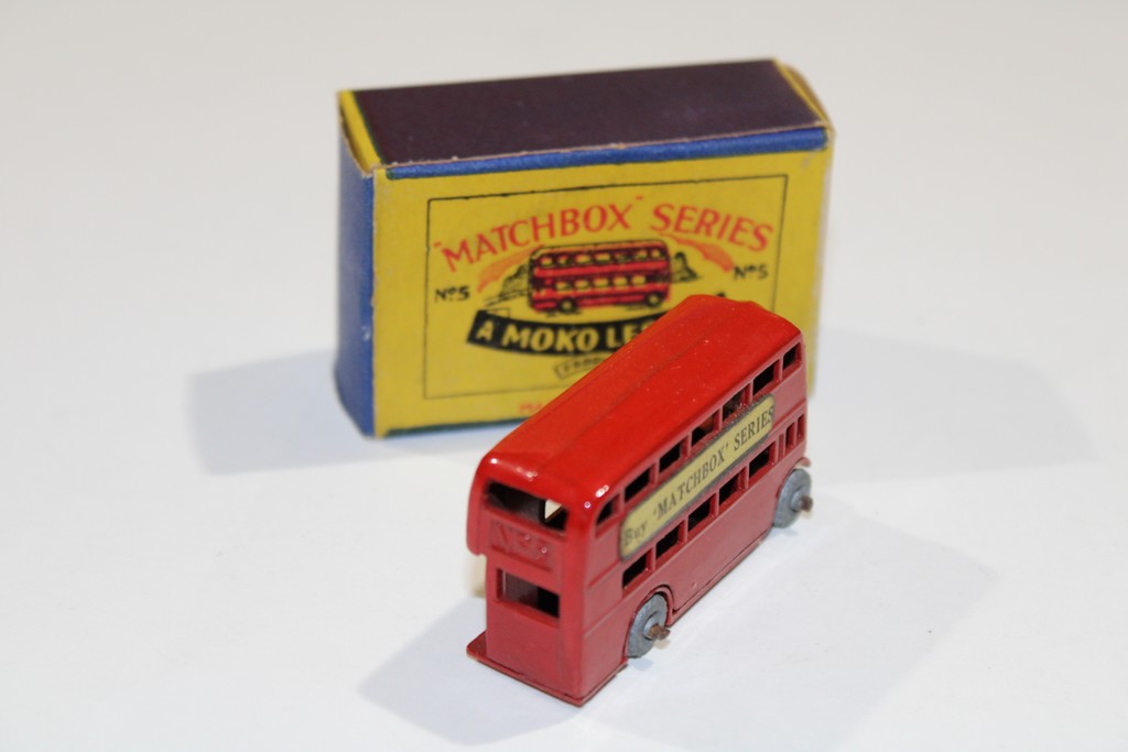 BUS ROUTEMASTER ROUGE