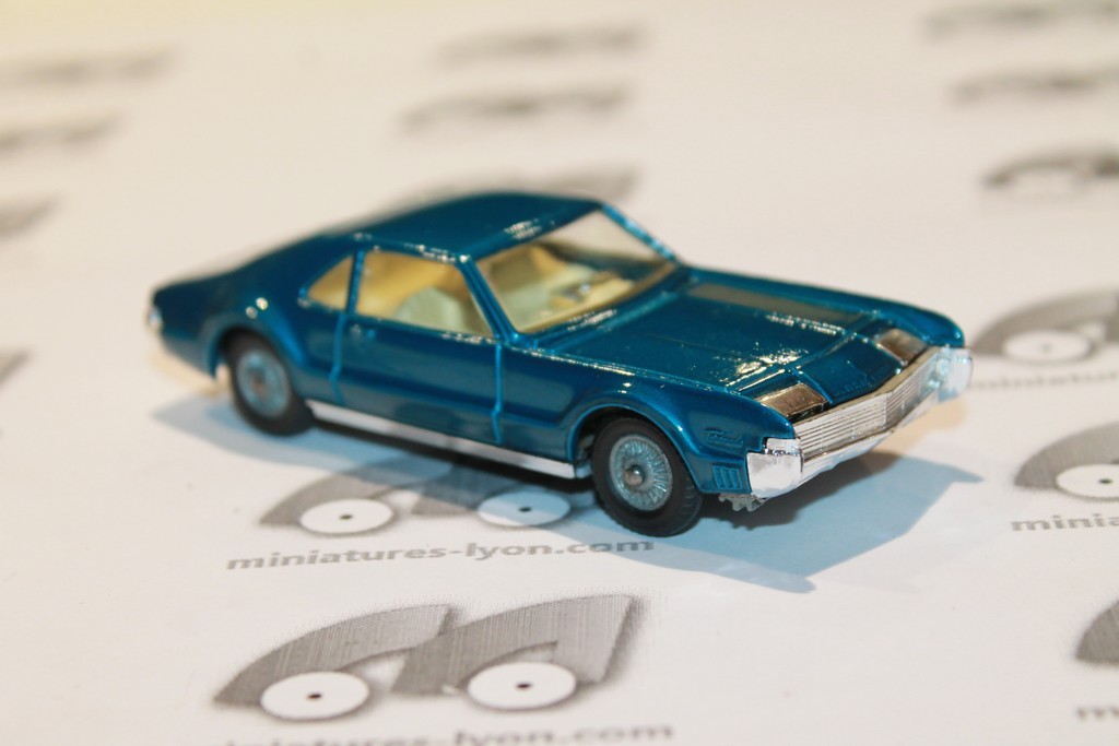 OLDSMOBILE TORONADO BLEUE 1967 CORGI TOYS 1/43°