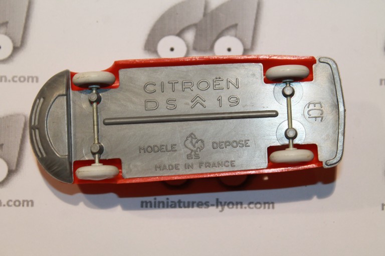 CITROEN DS19 ORANGE 1957 BS 1/32°