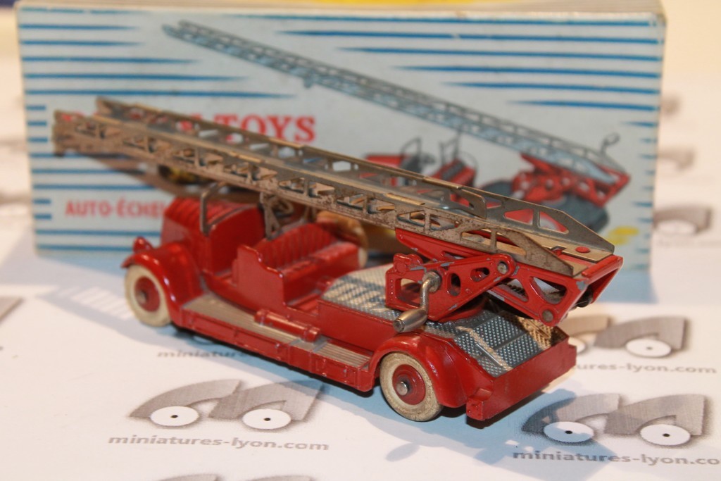 DELAHAYE AUTO-ECHELLE DE POMPIERS 1956 DINKY TOYS 1/43°