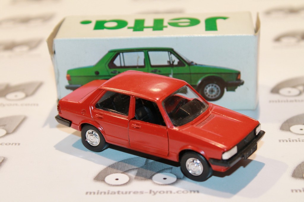 VOLKSWAGEN JETTA ROUGE SCHABAK MODELL 1/43°