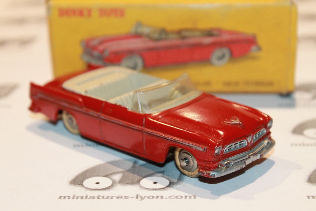 CHRYSLER NEW YORKER ROUGE 1955 DINKY TOYS 1/43°