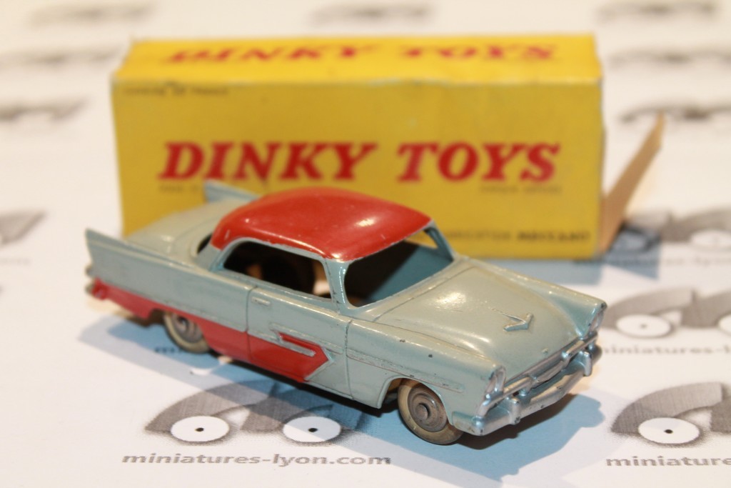 PLYMOUTH BELVEDERE GRISE ET ROUGE DINKY TOYS 1/43°