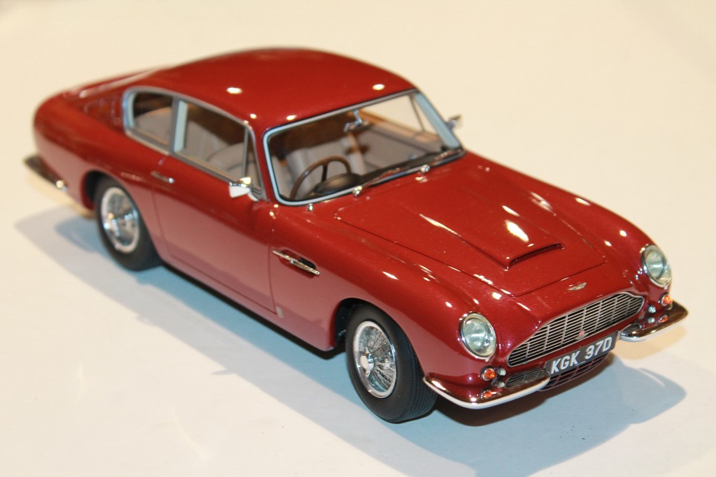 ASTON MARTIN DB6 ROUGE 1967 CULT SCALE MODEL 1/18°