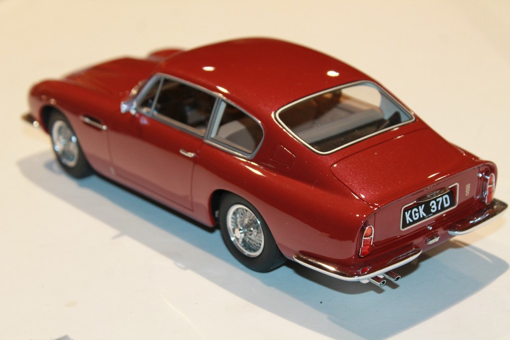ASTON MARTIN DB6 ROUGE 1967 CULT SCALE MODEL 1/18°