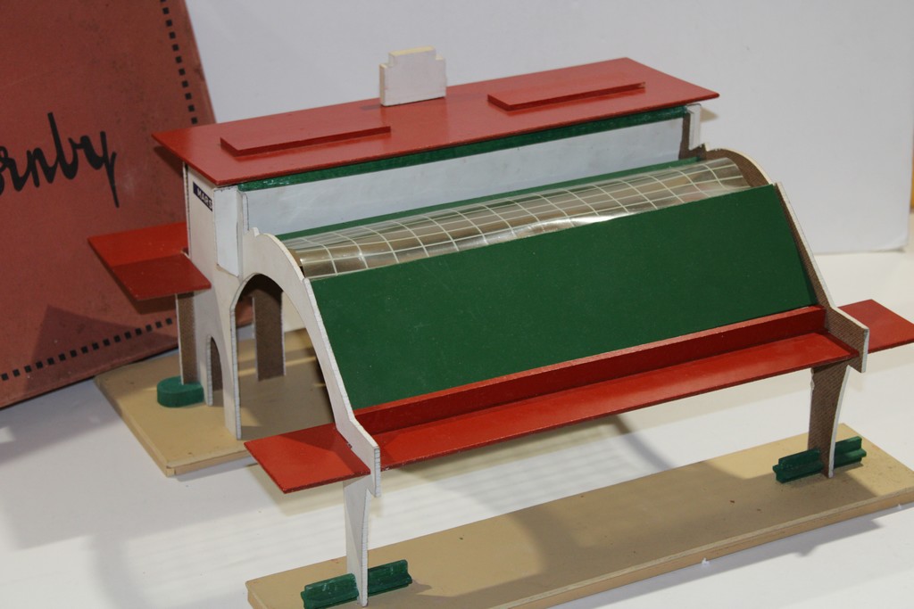 GARE EN BOIS MARSEILLE HORNBY A ASSEMBLER "0"