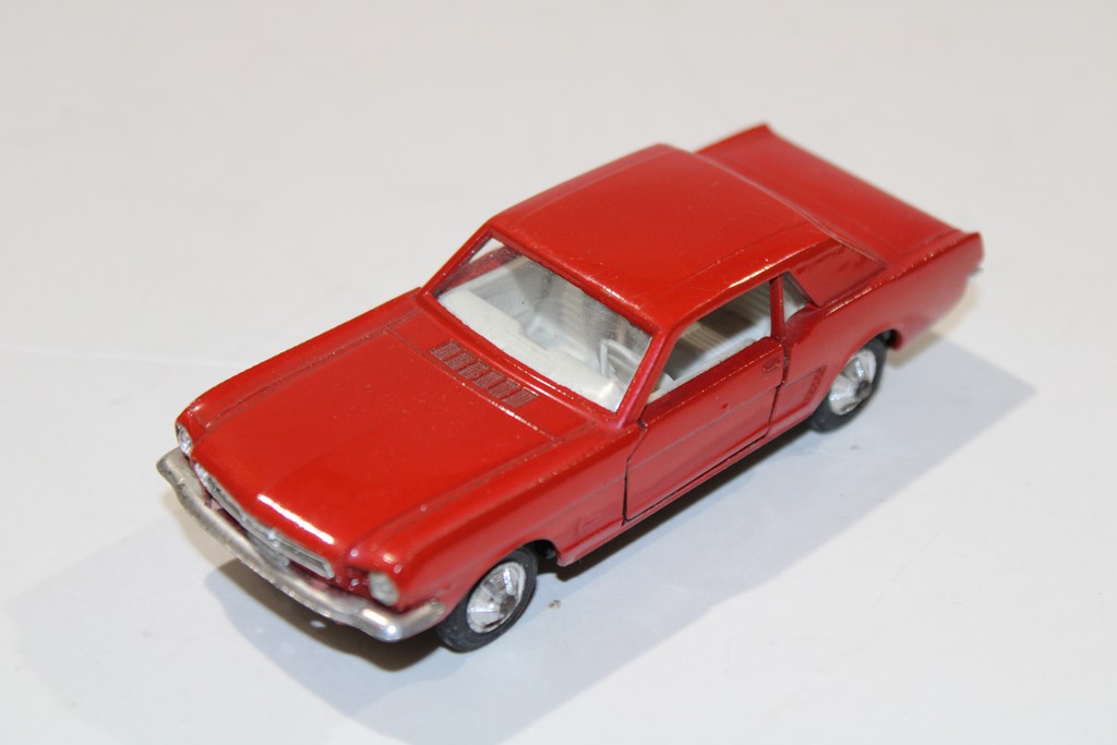FORD MUSTANG ROUGE SOLIDO 1/43°