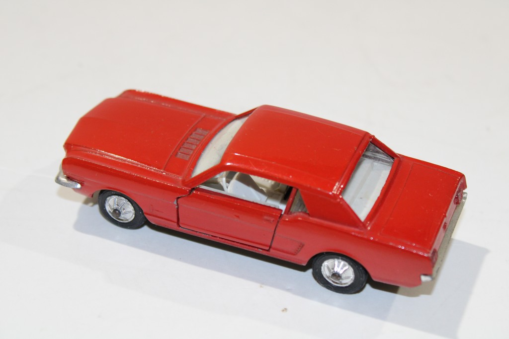 FORD MUSTANG ROUGE SOLIDO 1/43°