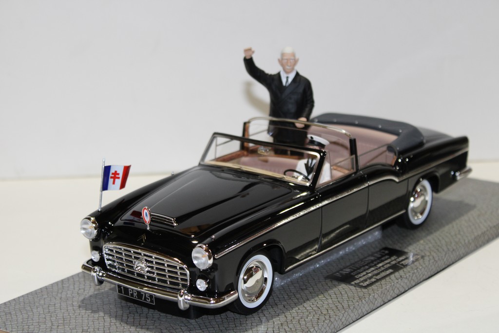 CITROEN 15-6 H LANDAULET CHAPRON 1956 "PRESIDENTIAL" WITH 2 FIGURINES "CHARLES DE GAULLE AND DRIVER" - PANTHEON 1/18