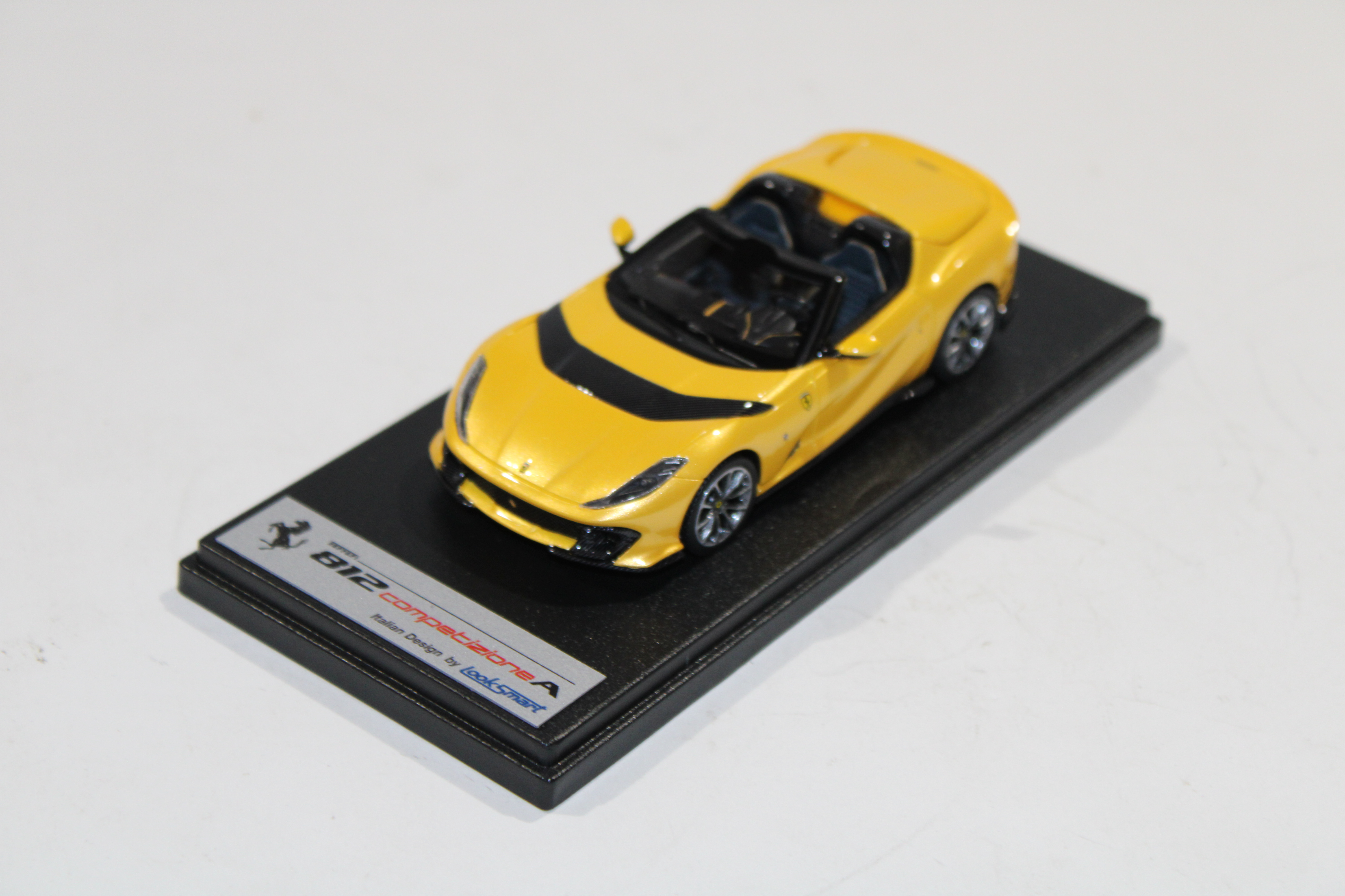 FERRARI 812 COMPETIZIONE A GIALLO TRISTRATO LOOKSMART 1/43°