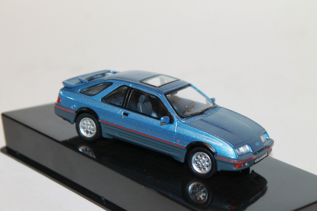 FORD SIERRA XR4 BLEU 1984 IXO 1/43°