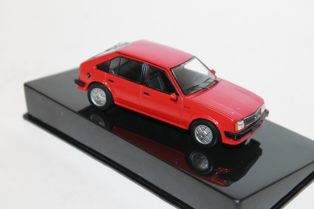 OPEL KADETT D GT/E ROUGE 1983 IXO 1/43°