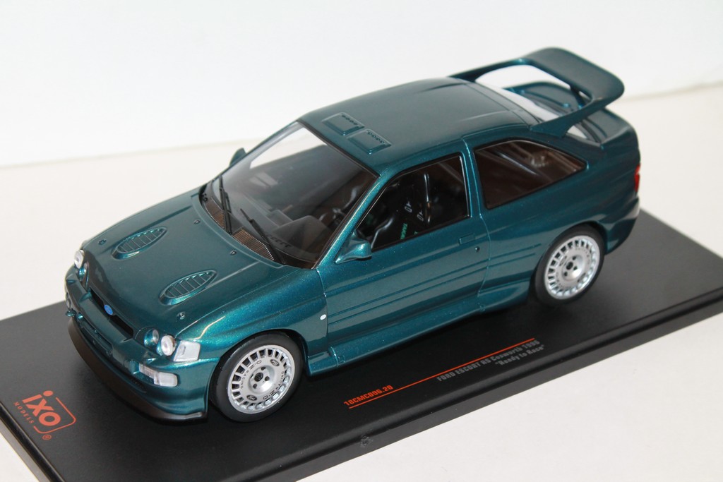 FORD ESCORT RS COSWORTH 1996 VERT IXO 1/18°