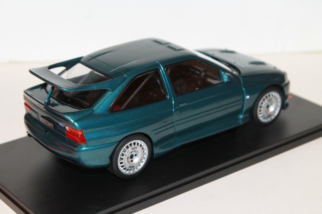 FORD ESCORT RS COSWORTH 1996 VERT IXO 1/18°