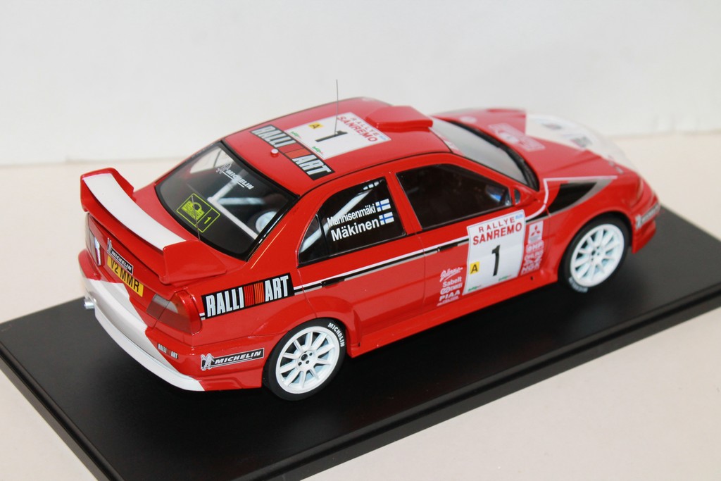MITSUBISHI LANCER RD EVOLUTION VI N°1 VAINQUEUR RALLYE SAN REMO 1999 IXO 1/18°