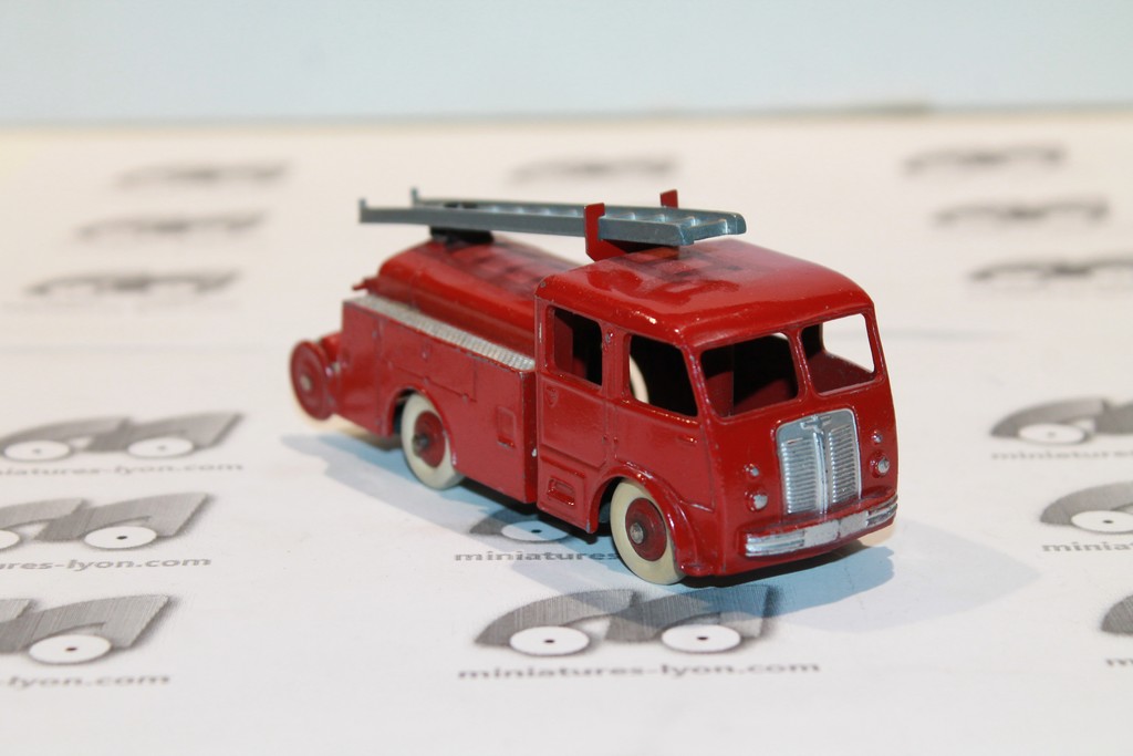 BERLIET CAMION POMPIER 1ER SECOURS DINKY TOYS 1/43°