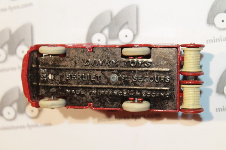 BERLIET CAMION POMPIER 1ER SECOURS DINKY TOYS 1/43°