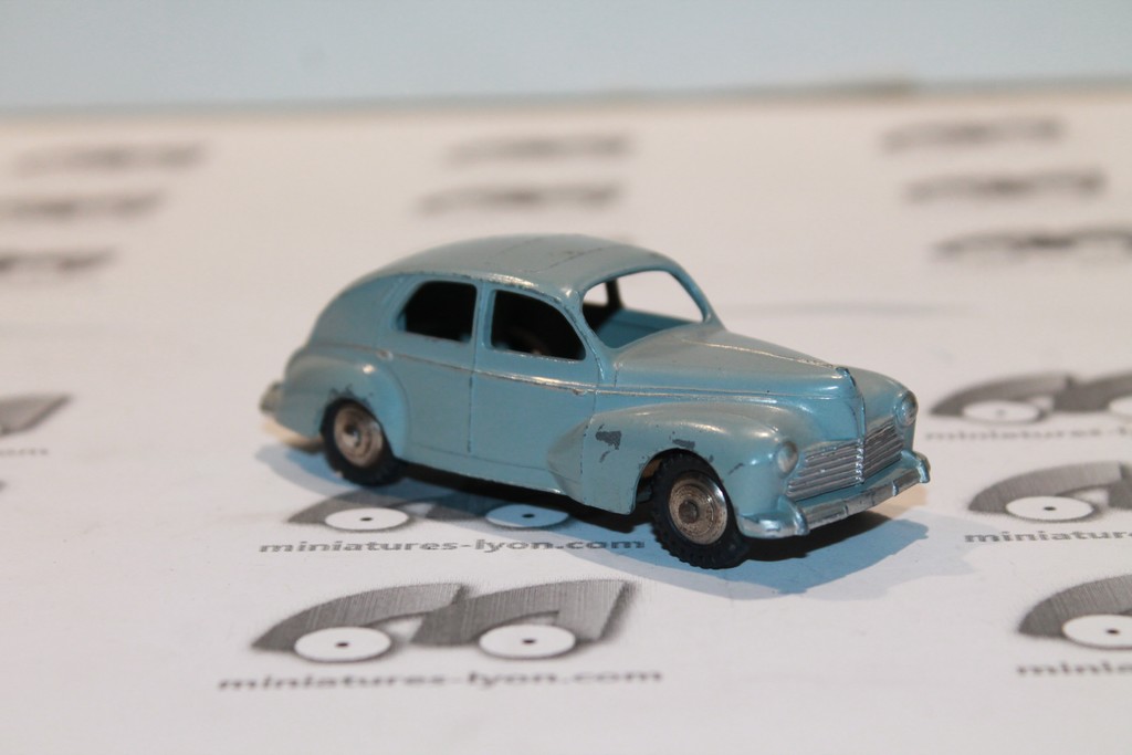 PEUGEOT 203 GRISE DINKY TOYS 1/43°