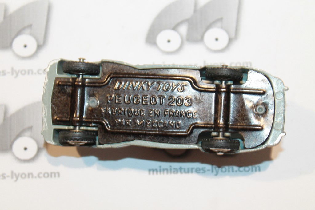 PEUGEOT 203 GRISE DINKY TOYS 1/43°