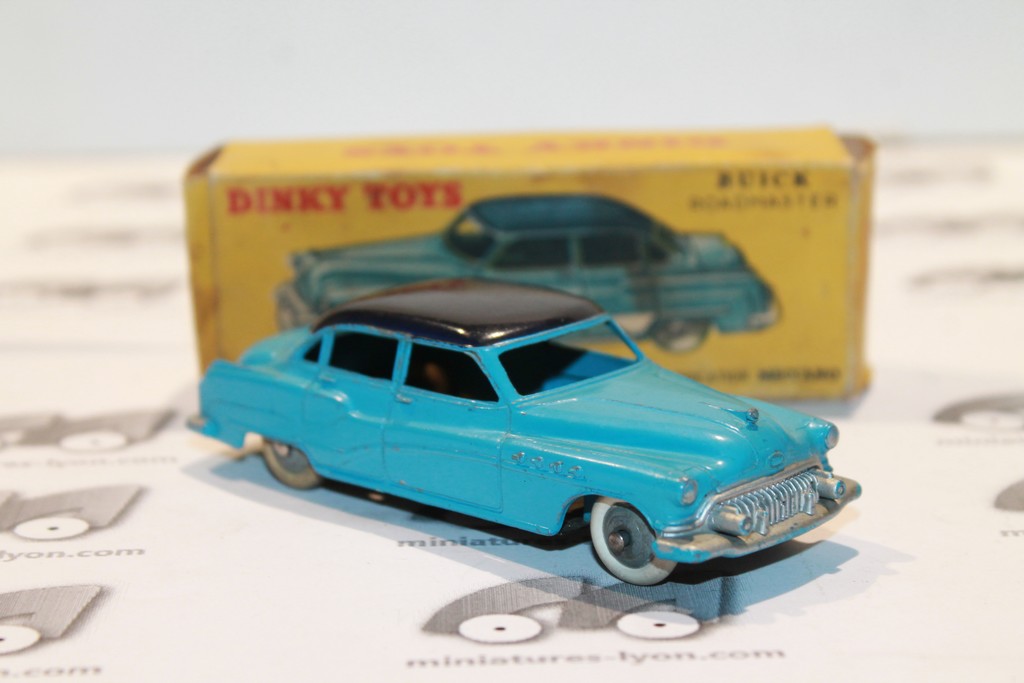 BUICK ROADMASTER BLEU DINKY TOYS 1/43°