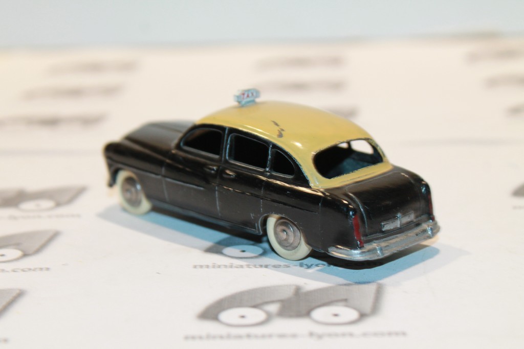 FORD VEDETTE TAXI DINKY TOYS 1/43°