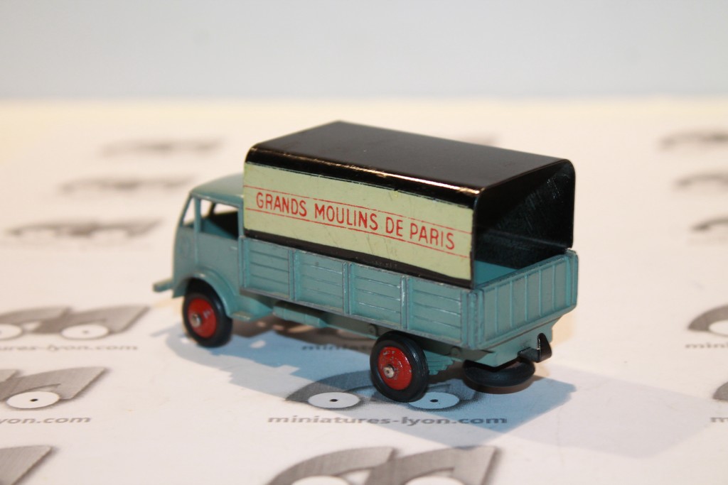 FORD GRANDS MOULINS DE PARIS DINKY TOYS 1/43°