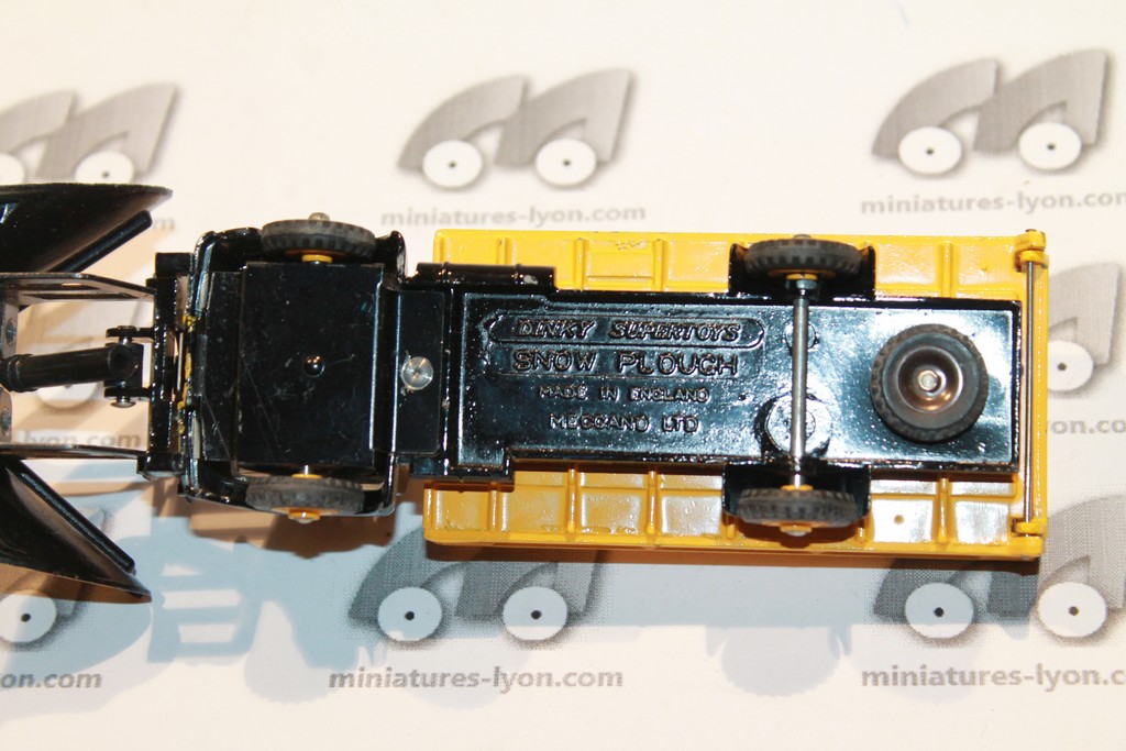 GUY WARRIOR SNOW PLOUGH DINKY TOYS 1/43°
