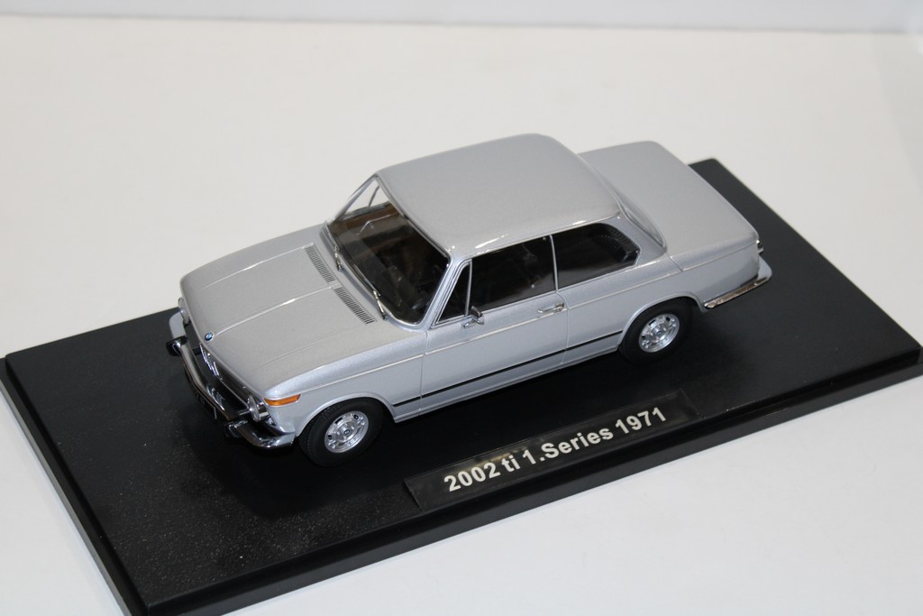 BMW 2002 TI 1.SERIES GRIS 1971 KK SCALE 1/18°