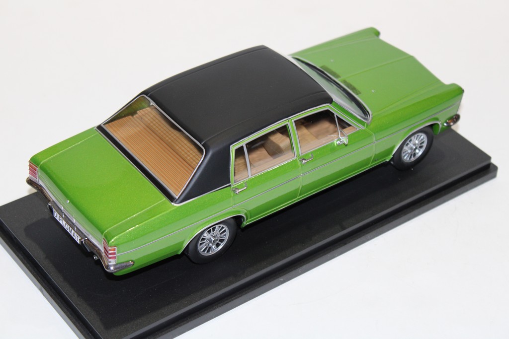 OPEL DIPLOMAT B VERT MODELCAR 1/18°