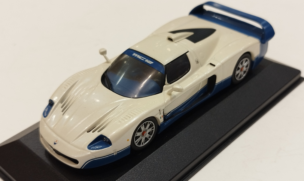MASERATI MC12 BLANC IXO 1/43°