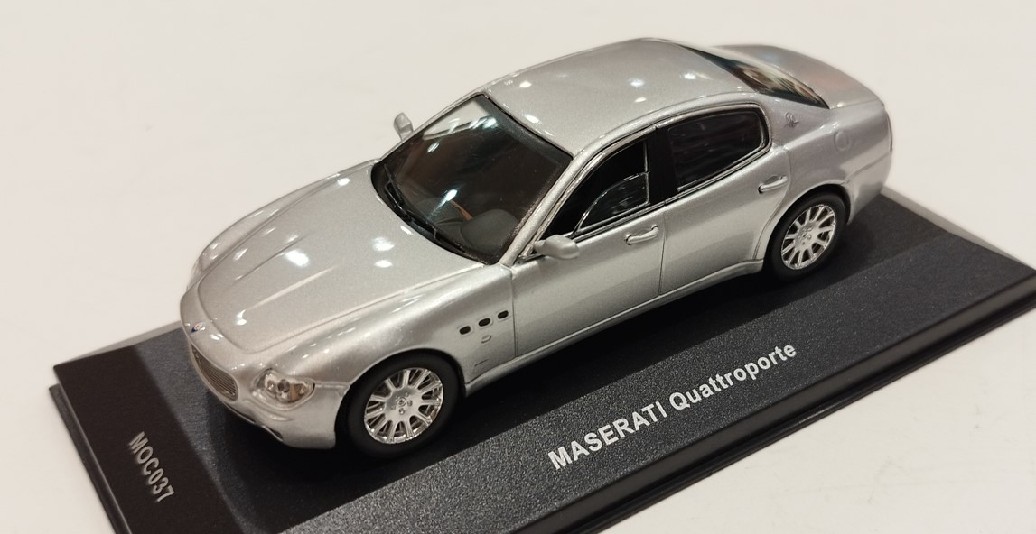 MASERATI QUATTROPORTE GRIS IXO 1/43°