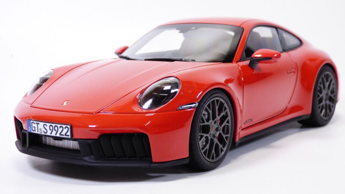 PORSCHE 911 CARRERA 4 GTS 2024 rouge NOREV 1/18