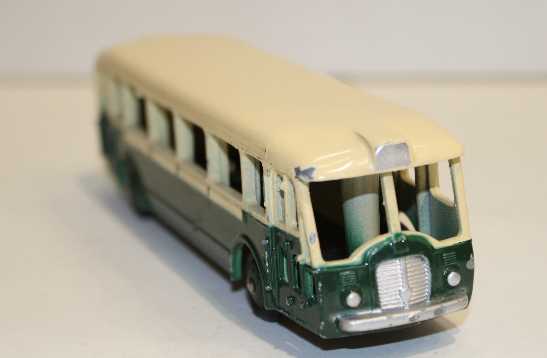PANHARD BUS PARISIEN  DINKY TOYS 1/50
