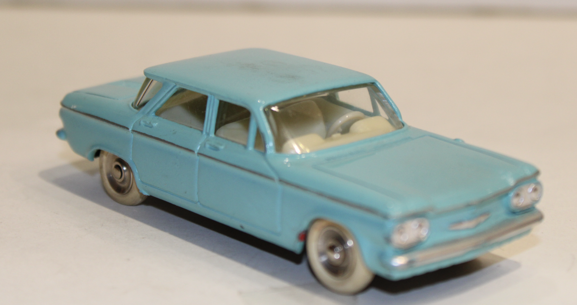 CHEVROLET CORVAIR DINKY TOYS 1/43