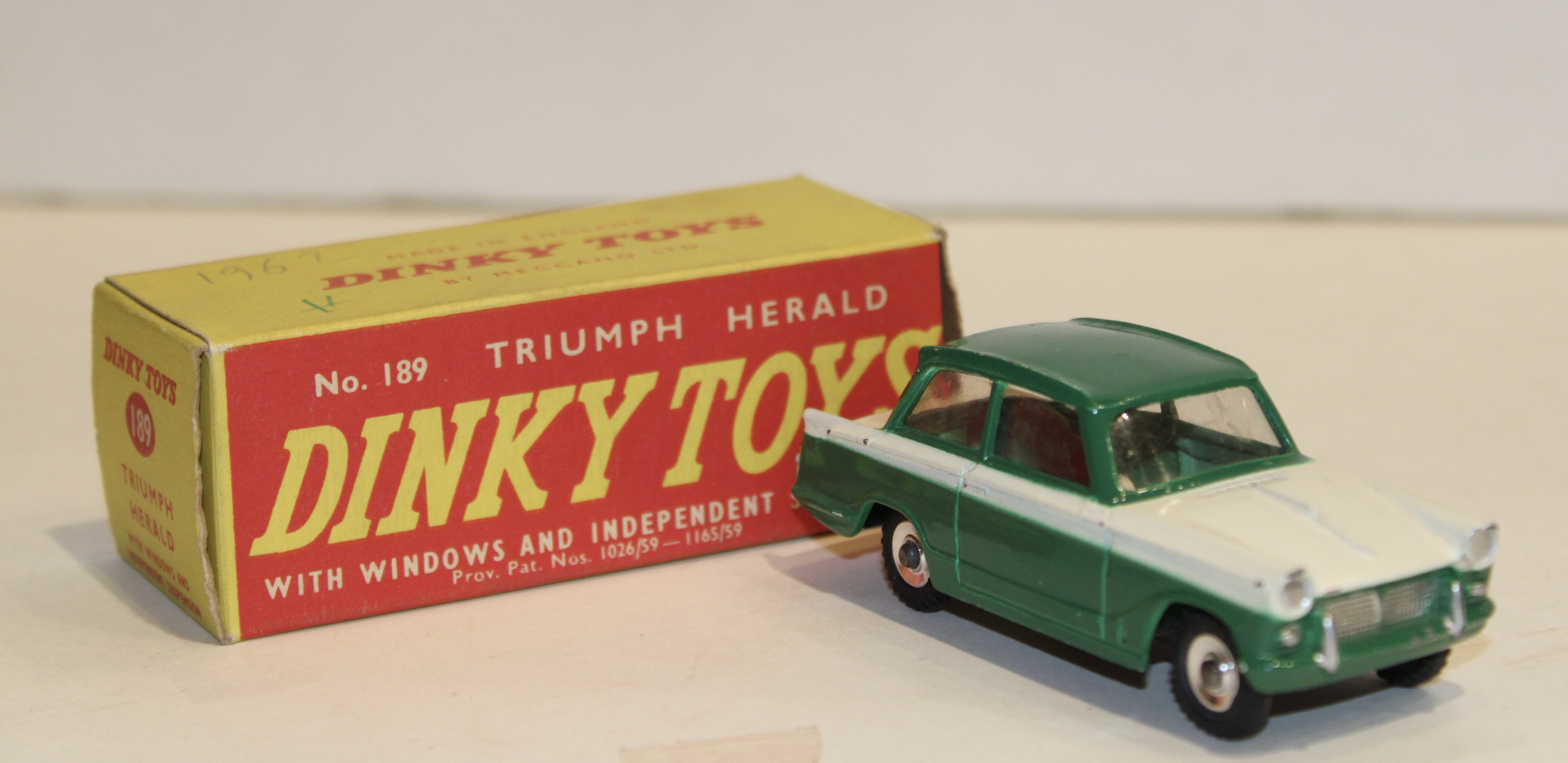 TRIUMPH HERALD DINKY TOYS 1/43