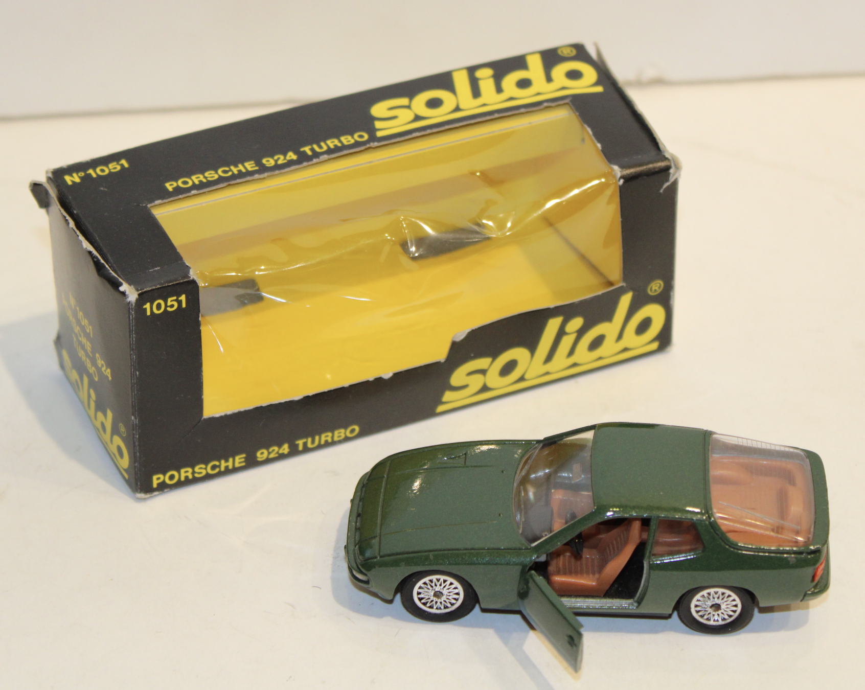 PORSCHE 924 TURBO SOLIDO 1/43
