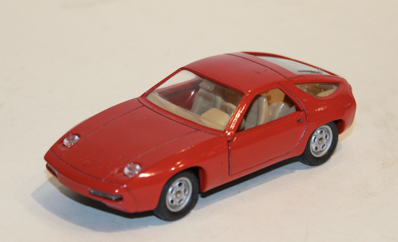 PORSCHE 928 SOLIDO 1/43