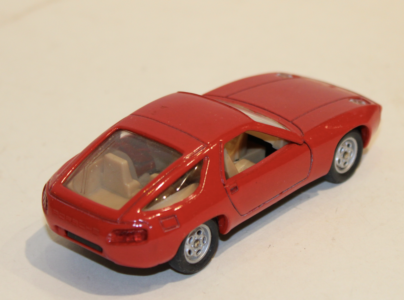 PORSCHE 928 SOLIDO 1/43