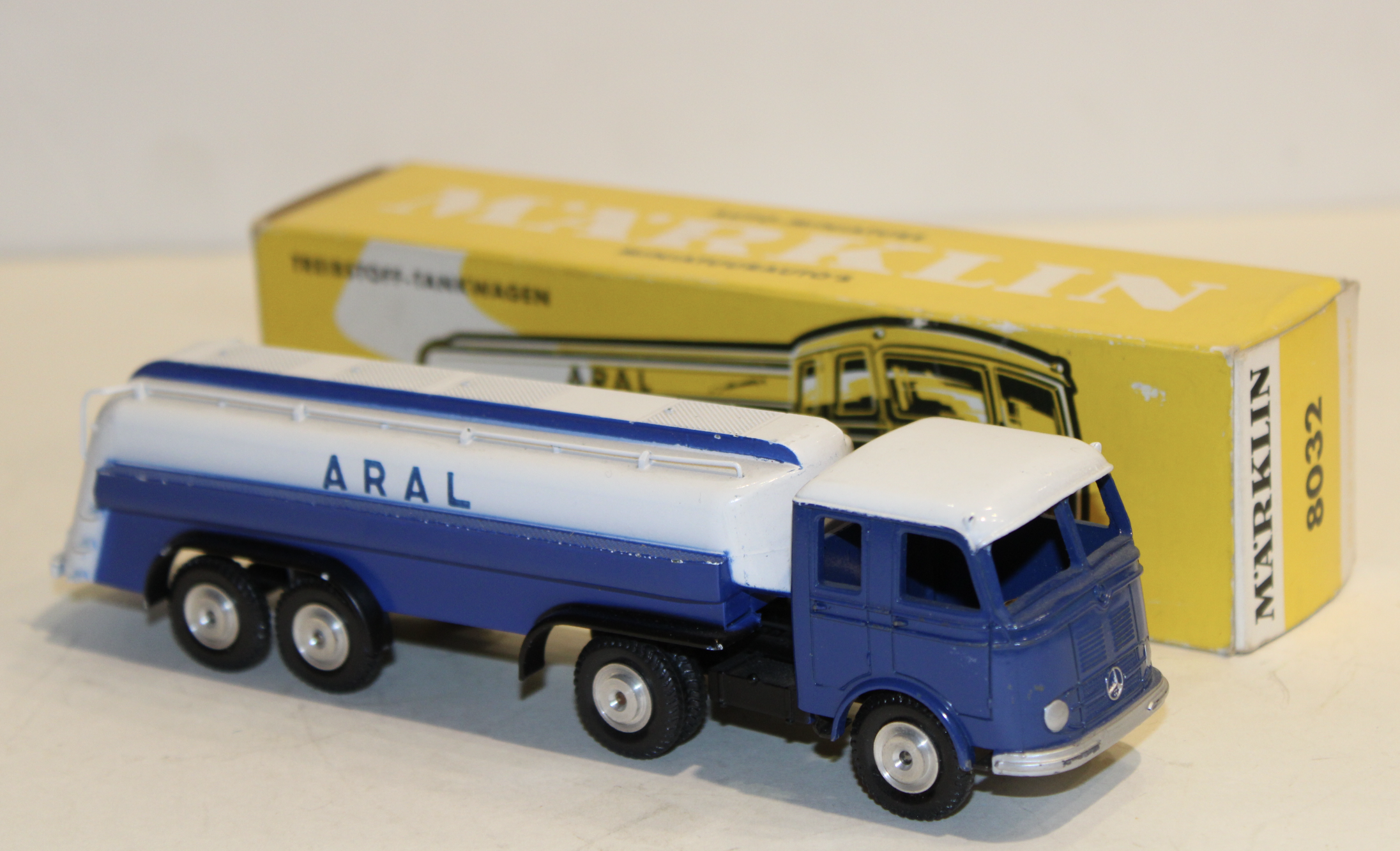 MERCEDES TREINSTOFF-TANWAGEN ARAL REMOLQUE BLANCHE MARKLIN 1/43