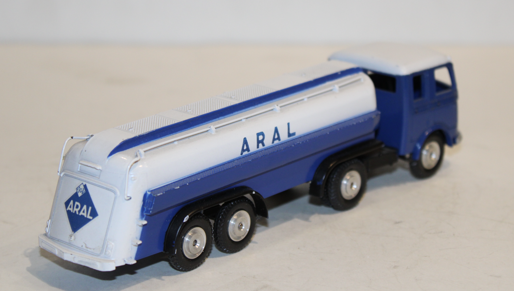 MERCEDES TREINSTOFF-TANWAGEN ARAL REMOLQUE BLANCHE MARKLIN 1/43