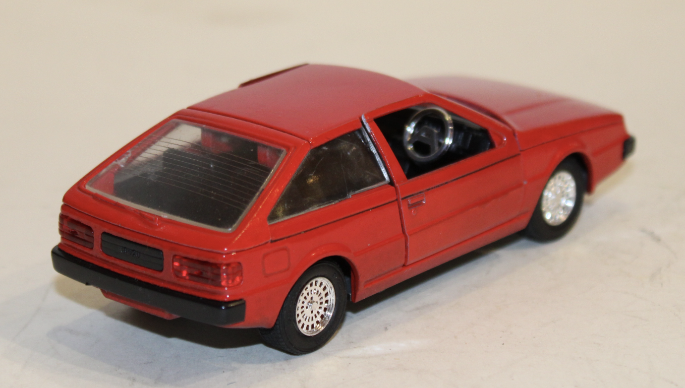 ISUZU PIAZZA DIAPET 1/43