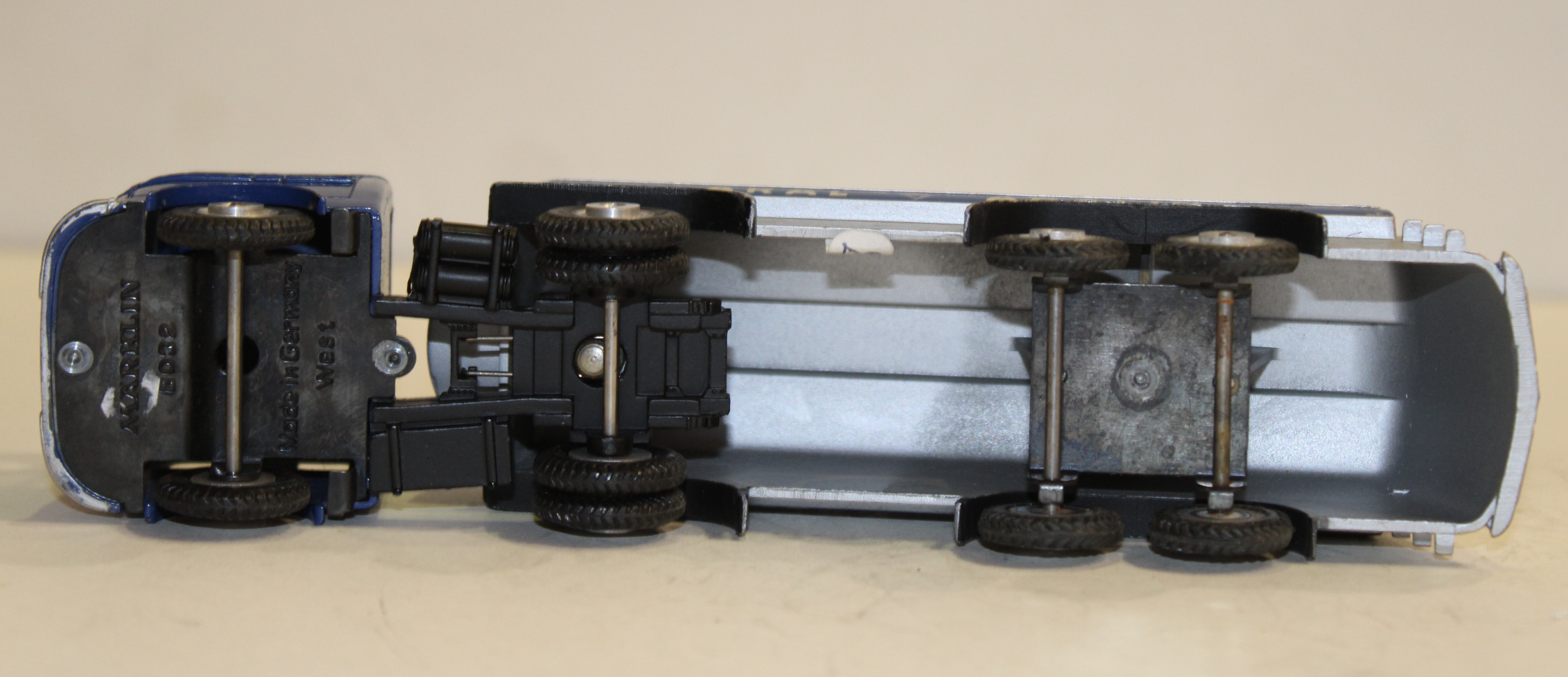 MERCEDES TREIBSTOFF- TANKWAGEN MARKLIN 1/43