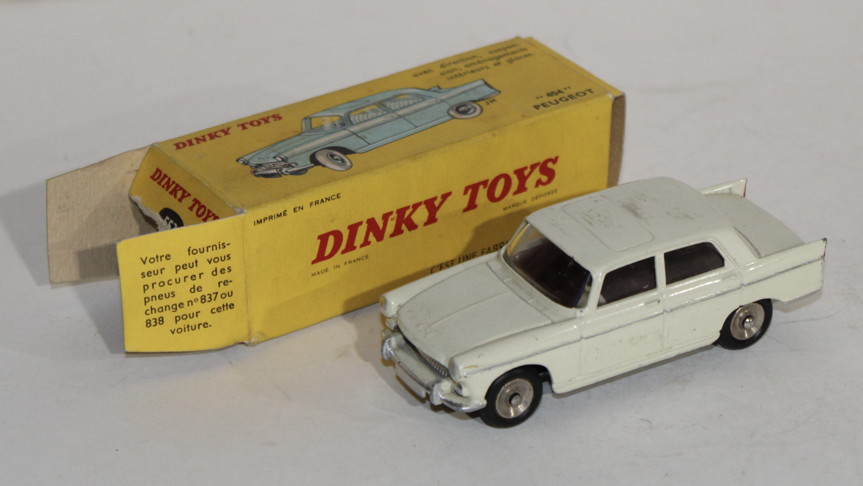 PEUGEOT 404 DINKY TOYS 1/43