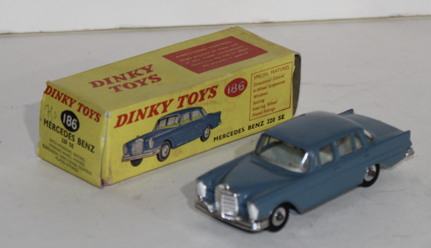 MERCEDES BENZ 220 SE DINKY TOYS 1/43