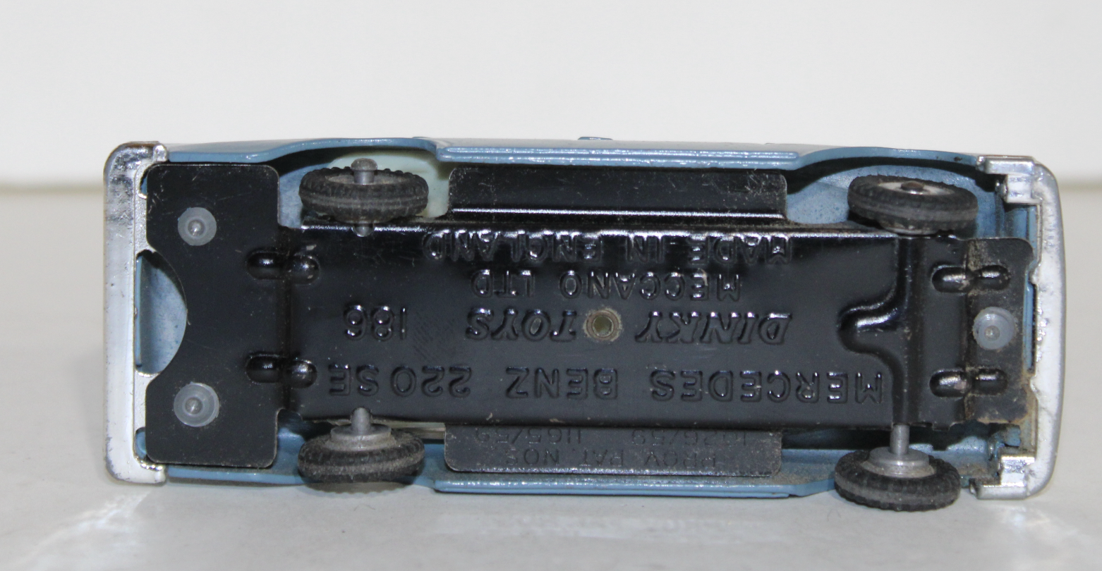 MERCEDES BENZ 220 SE DINKY TOYS 1/43