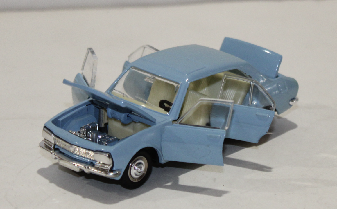 PEUGEOT 504  DINKY TOYS 1/43