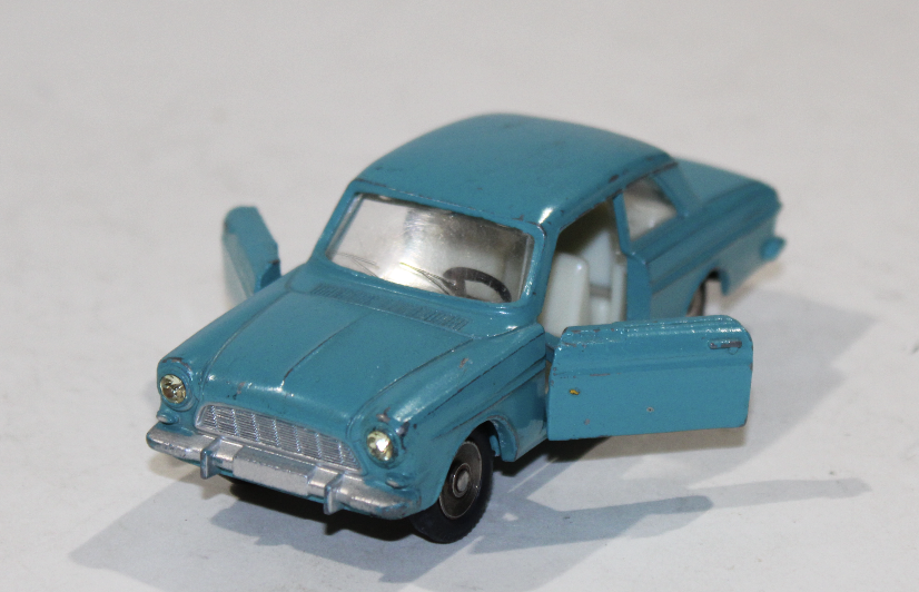 FORD TAUNUS BLEU 1968 DINKY TOYS 1/43°