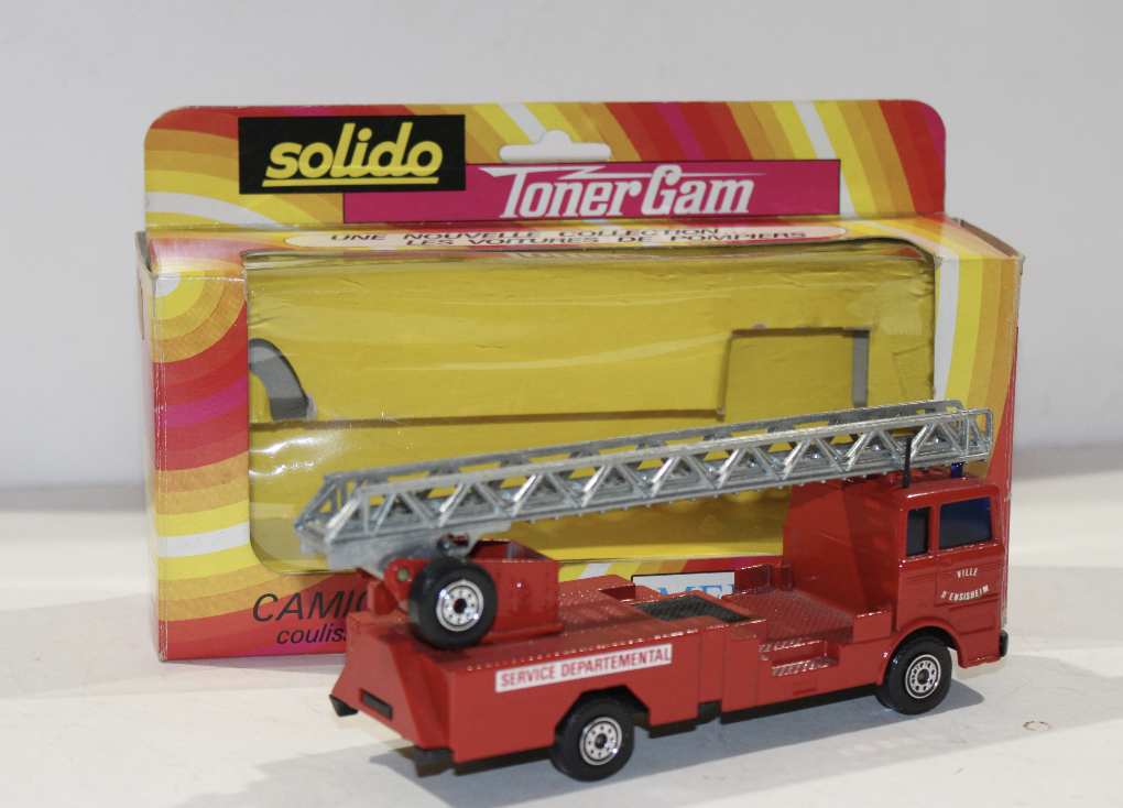 MERCEDES BENZ CAMION SOLIDO 1/43