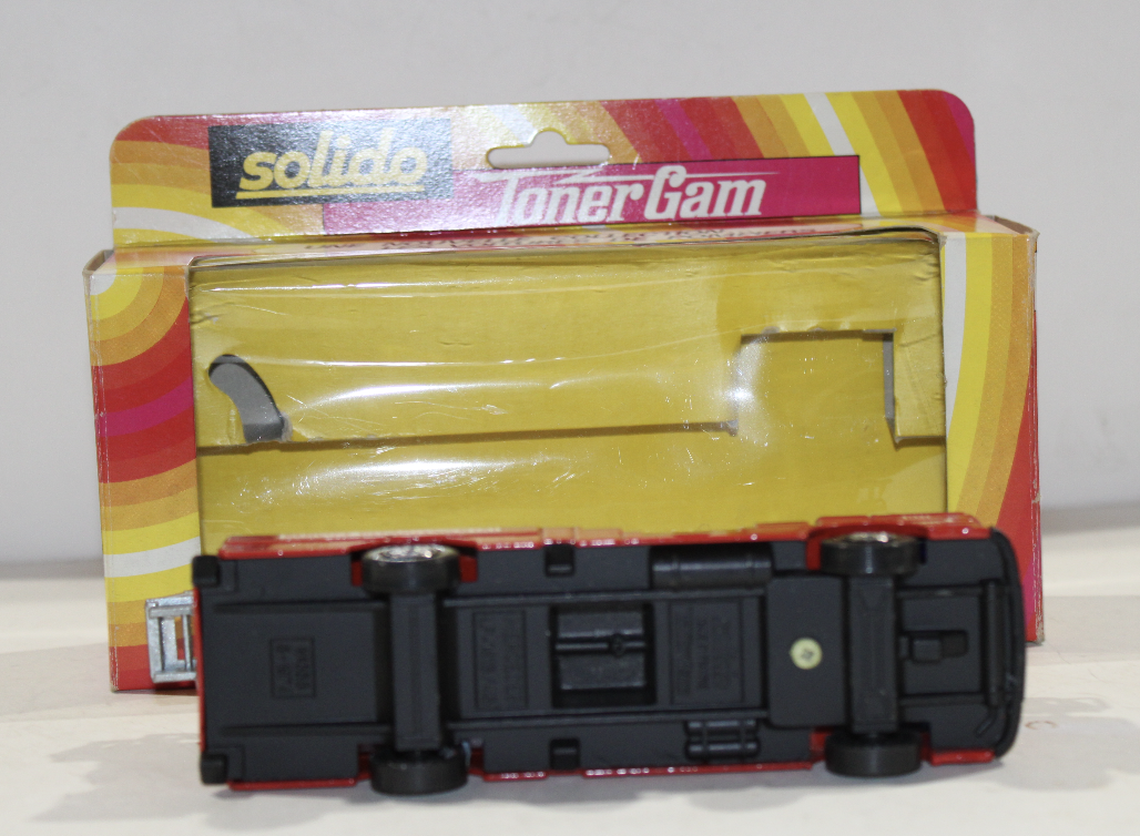MERCEDES BENZ CAMION SOLIDO 1/43